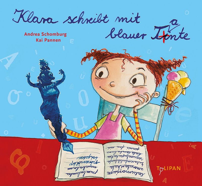 Klara schreibt mit blauer Tante